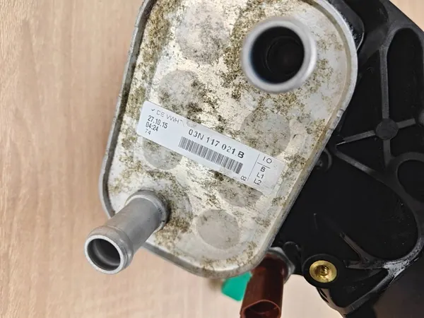 Oljefilterbas Audi A6 C7 2.0 TDI 03N115389J image 4