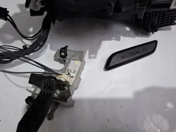Refletor LED esquerdo Mercedes GLC W253 OEM A2539064903 image 4