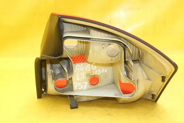 Luz Trasera Izquierda Audi A4 B6 Sedán (8E2) OEM 8E0945095 image 7