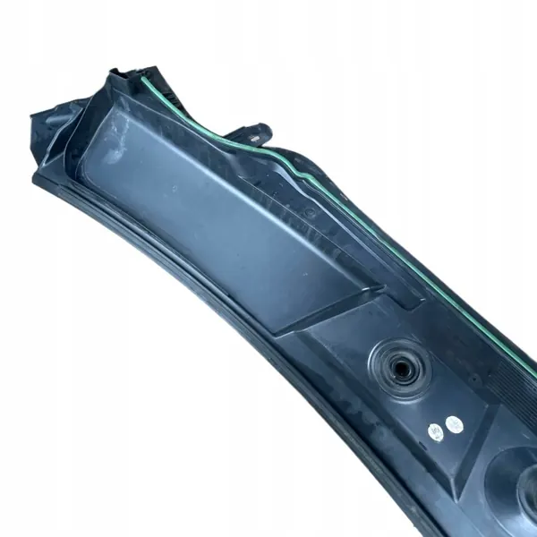 Mercedes A1768300013 Frontscheibenleiste - CLA image 8