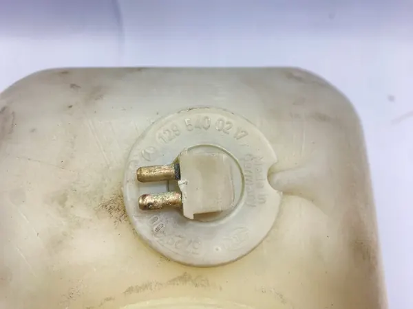 Tuulilasinpesunesteen säiliö Mercedes W124 image 8