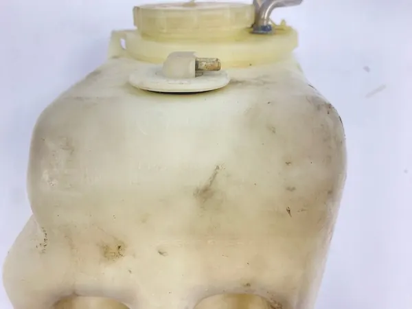 Tuulilasinpesunesteen säiliö Mercedes W124 image 9