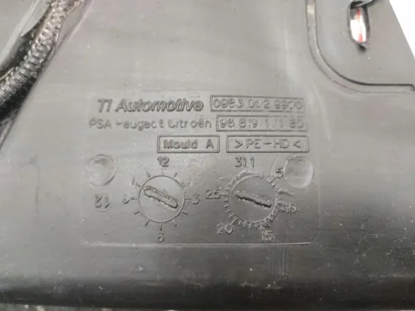 FAP Fluid Tank Peugeot 508 I Citroen C5 III 2.0 HDI 9881917180 image 3