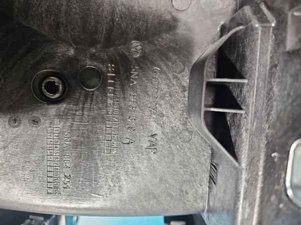 Accoudoir tunnel OEM 5NA863319A pour VW Tiguan II image 9