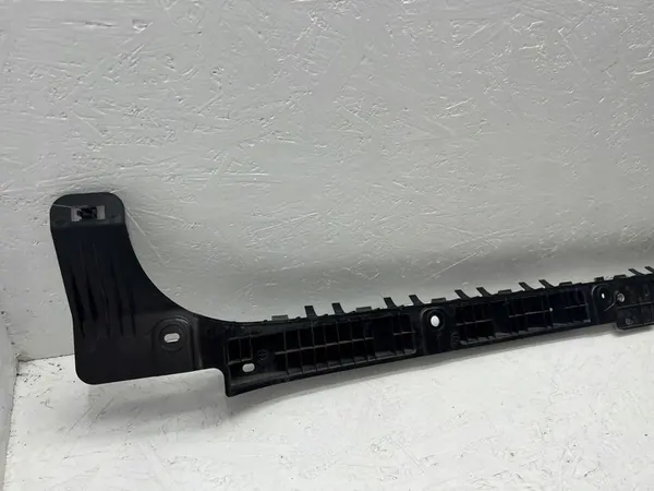 Montaggio paraurti posteriore Tesla Model 3 2023 image 9