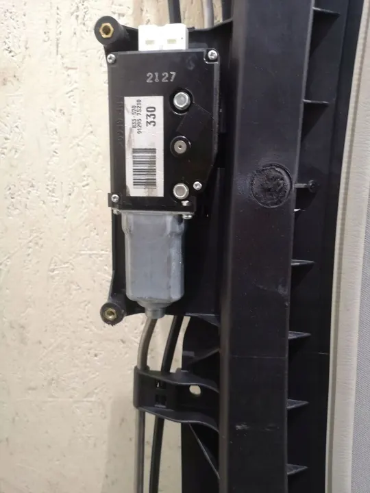 Nissan Armada Schiebedach OEM 833570 - Gebraucht image 3