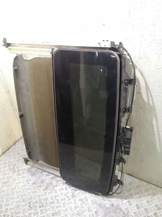 Nissan Armada Schiebedach OEM 833570 - Gebraucht image 4