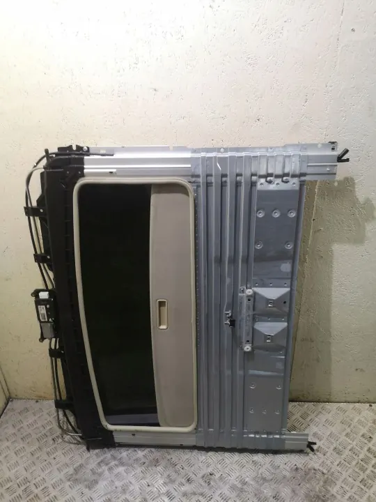 Nissan Armada Schiebedach OEM 833570 - Gebraucht image 5
