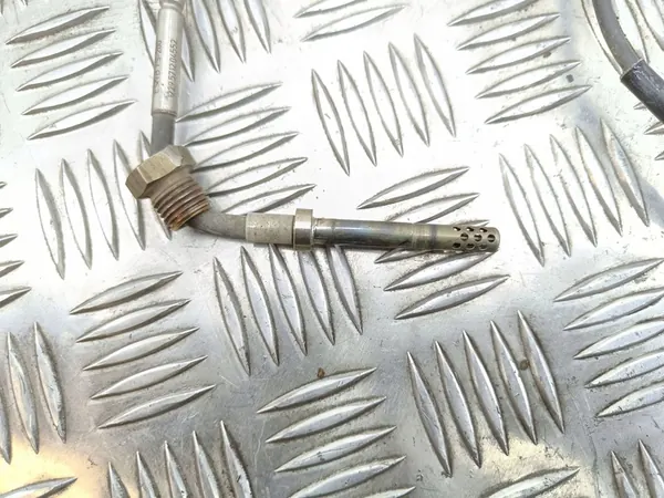 Sensor de temperatura de escape Opel Astra J 2012 OEM 55578799 image 4