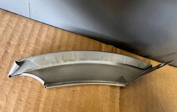 OEM 636 Linker spatbordhoek voor Corvette C3 image 3