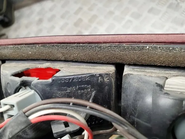 Feu Stop Troisième Dodge RAM 2012 OEM 55372082AB image 3