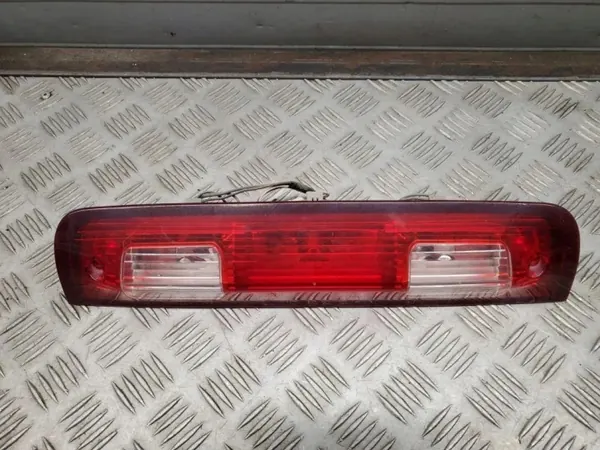 Feu Stop Troisième Dodge RAM 2012 OEM 55372082AB image 4