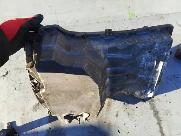 MERCEDES W203 C160K CLC 1.8 Oljetank A2710141002 image 2