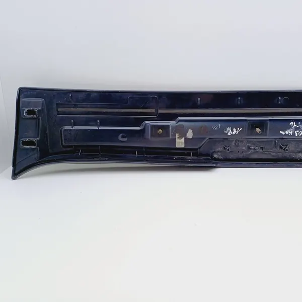 Spoiler arrière Mercedes Benz W203 OEM image 10