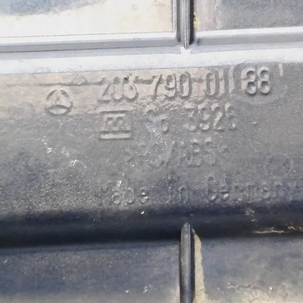 Spoiler arrière Mercedes Benz W203 OEM image 4