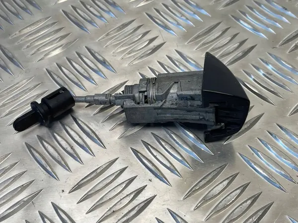 Audi SQ7 Schloss-Einsatz OEM 4M1837879 - Gebraucht image 2