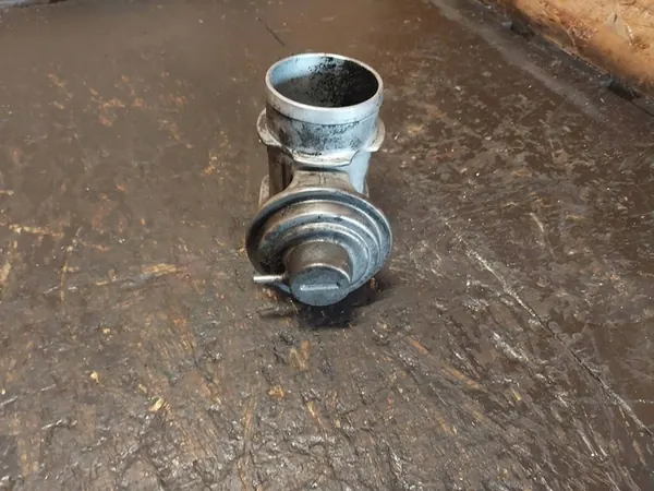 EGR-venttiili BMW 5 E39 525tds M51D25 11712248139 image 9