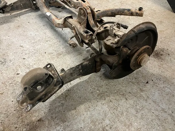 Trave di sospensione posteriore Skoda Octavia II Kombi 1K0505315BN image 3