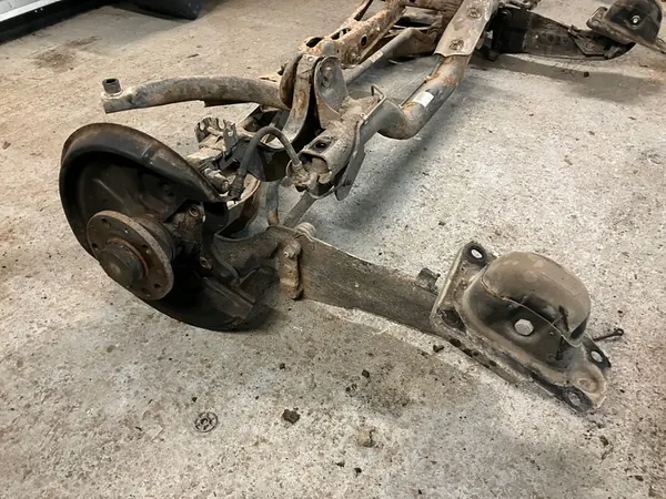 Trave di sospensione posteriore Skoda Octavia II Kombi 1K0505315BN image 4