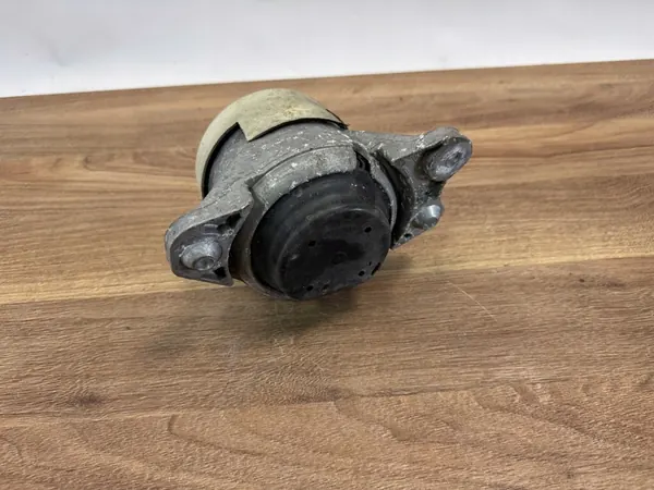 Soporte de Motor Derecho Mercedes Clase C W205 A2052405000 image 3