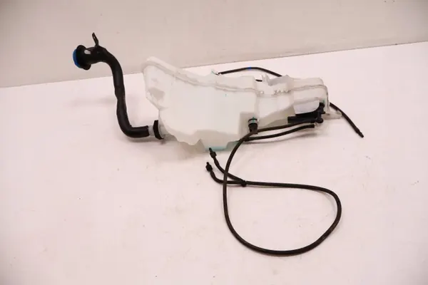 Volvo XC60 II spolarbehållare OEM 31662335, 31662345 image 2