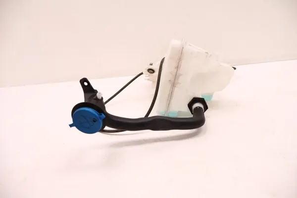 Volvo XC60 II spolarbehållare OEM 31662335, 31662345 image 5