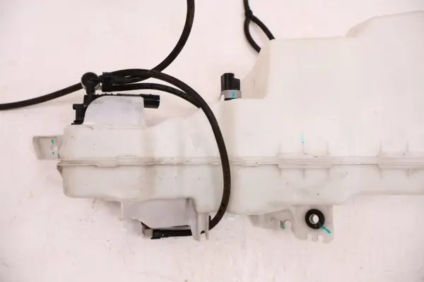 Volvo XC60 II spolarbehållare OEM 31662335, 31662345 image 7