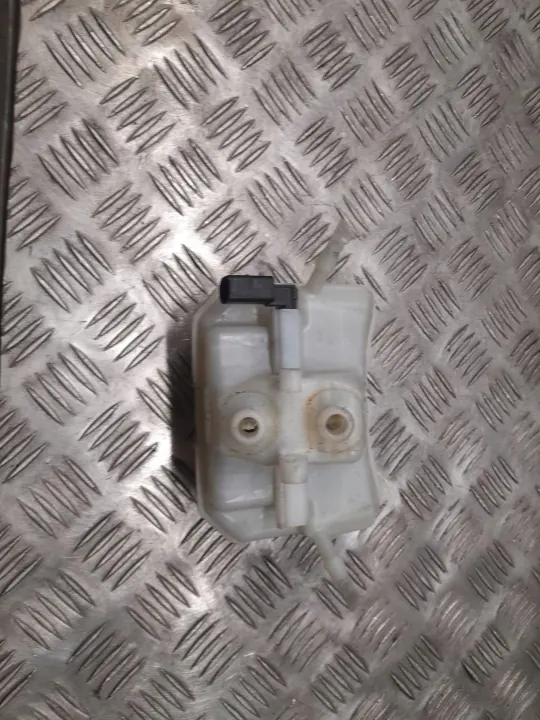 Bremsflüssigkeitsbehälter OEM 8W0611301 Vorne rechts image 4