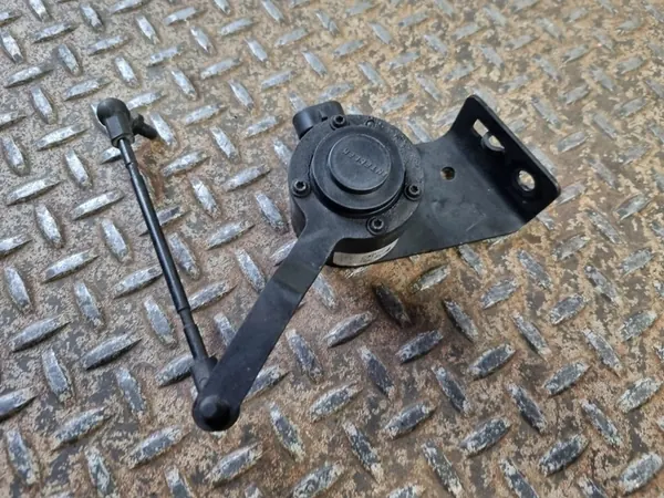 Framluftfjädringssensor Cadillac Escalade 2007 15098628 image 6