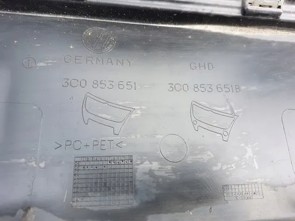 Rejilla VW Passat B6 OEM 3C0853651 - Usado image 4