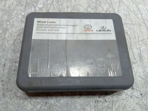 Toyota OE Pyörän Lukkomutterit Setti OEPW45600000 image 2