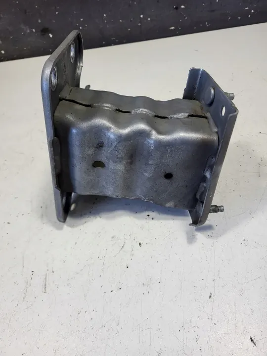 Nissan OE 622144EA0A Frontträger-Befestigungsbracket image 3