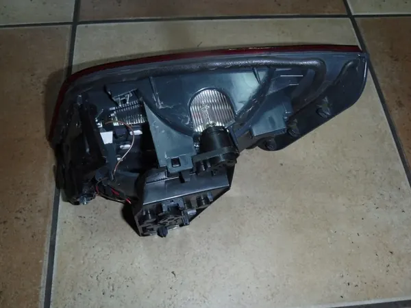 Luz trasera izquierda BMW 5 F10 image 5