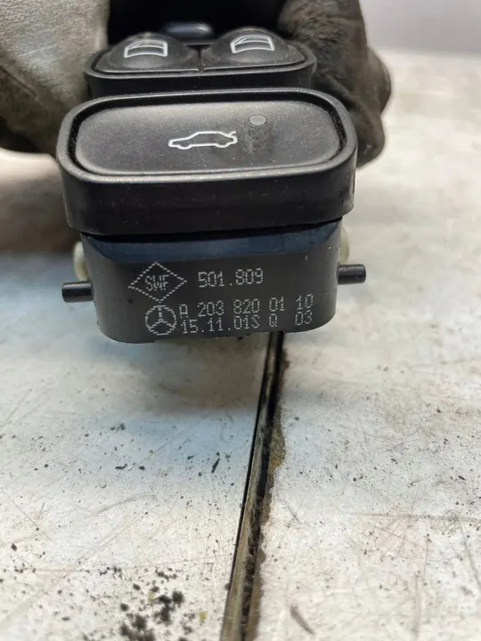 Mercedes-Benz C W203 2003 Schakelaars en Knoppen A2038200110 image 3