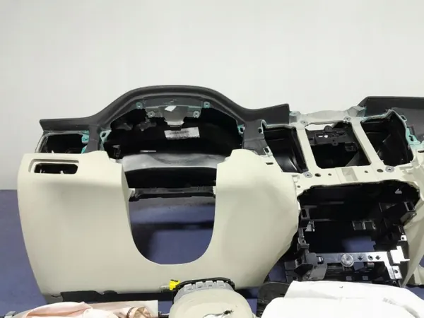 Volvo XC60 II Dashboard Console OEM Lochow-324639- image 3