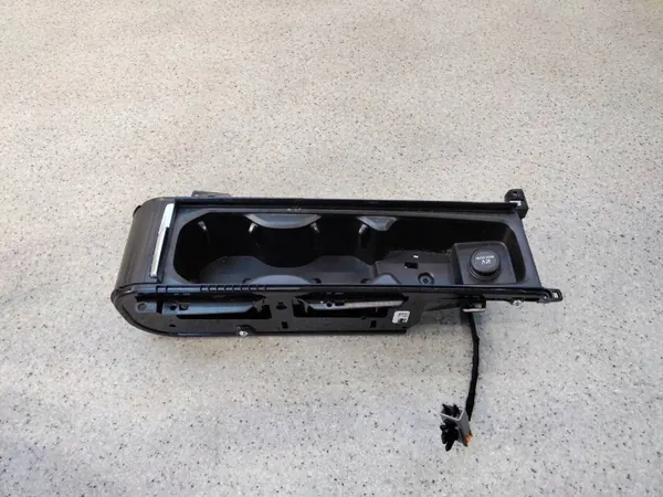 OEM 31497862 Rullgardin Dryckeshållare för Volvo S60 III image 4