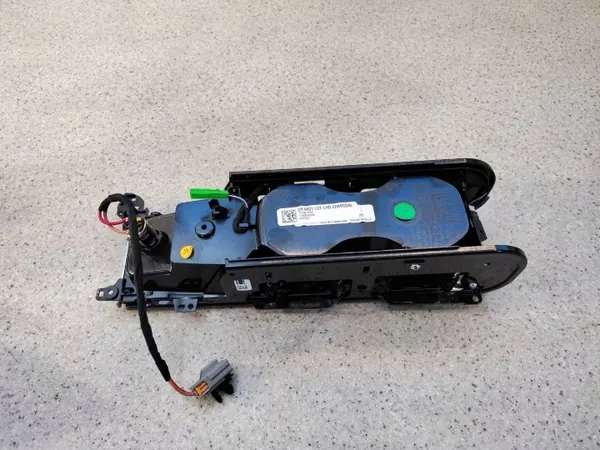 OEM 31497862 Rullgardin Dryckeshållare för Volvo S60 III image 5