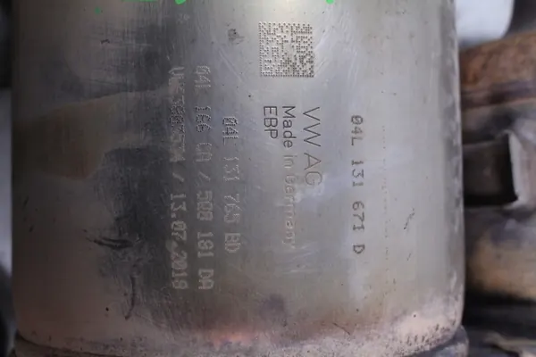 Begagnad Volkswagen OE 04L131765BD bildel image 4
