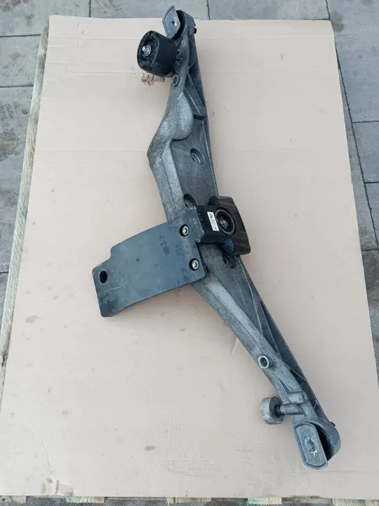 BMW OE 6852896 Achterdifferentieelsteun Gebruikt image 2