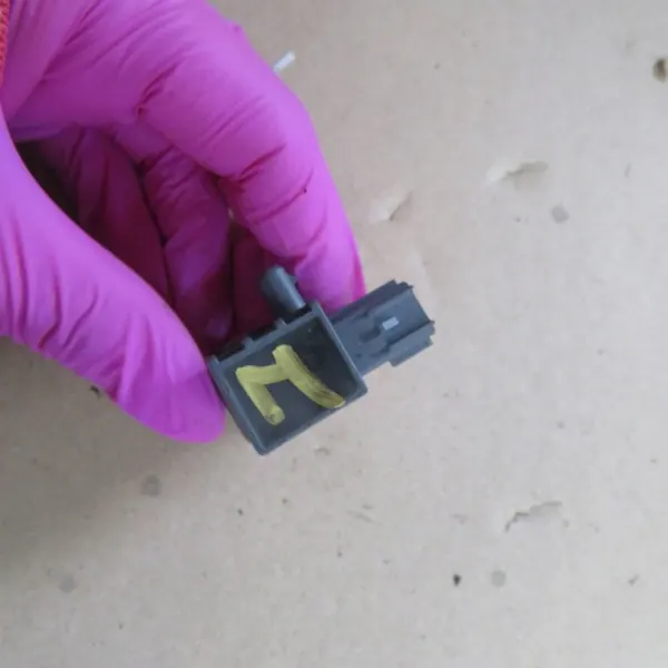 Sensor de impacto proteção peões OEM 31451528 image 4