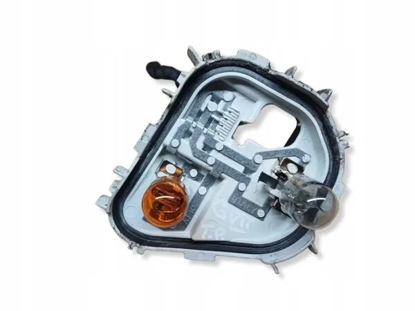 Cadre Phare Arrière Droit OEM 5G9945258 VW Golf VII image 2