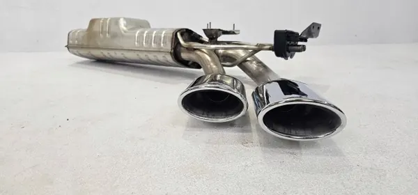 Linker Endschalldämpfer OEM A4634901504 Mercedes G W463 AMG image 3