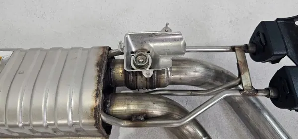 Linker Endschalldämpfer OEM A4634901504 Mercedes G W463 AMG image 7