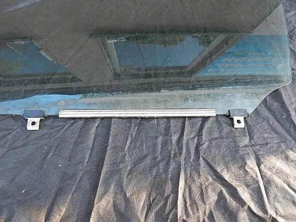 Moldura da porta dianteira esquerda Toyota Avensis T27 T29 08-18 OEM 67664-05010 image 2