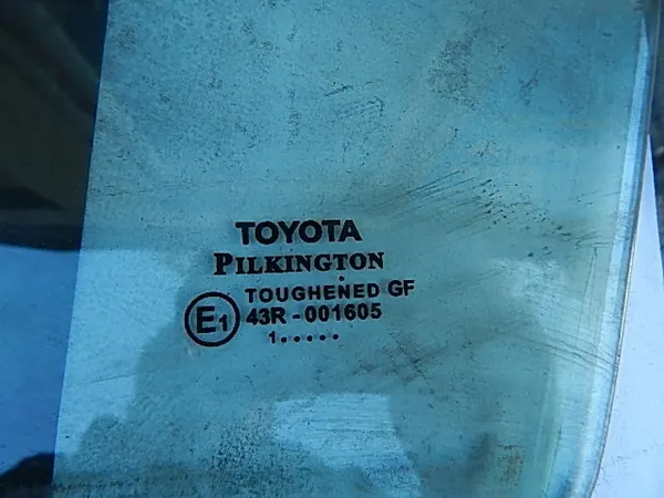 Moldura da porta dianteira esquerda Toyota Avensis T27 T29 08-18 OEM 67664-05010 image 3