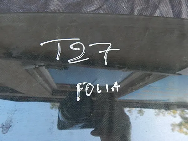 Moldura da porta dianteira esquerda Toyota Avensis T27 T29 08-18 OEM 67664-05010 image 4