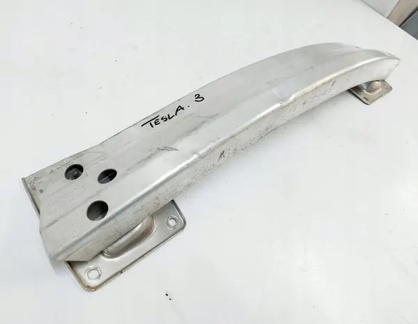 Takapuskuri Vahvistus Tesla Model 3 2017- image 3