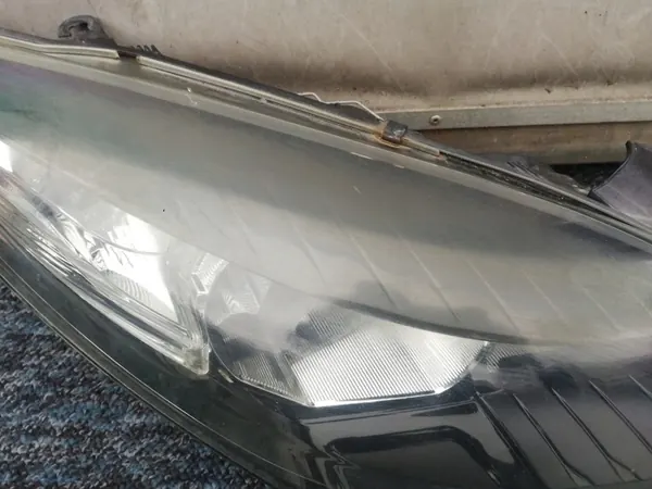 Oikea Etuvalaisin Renault Megane III 11-13 image 2