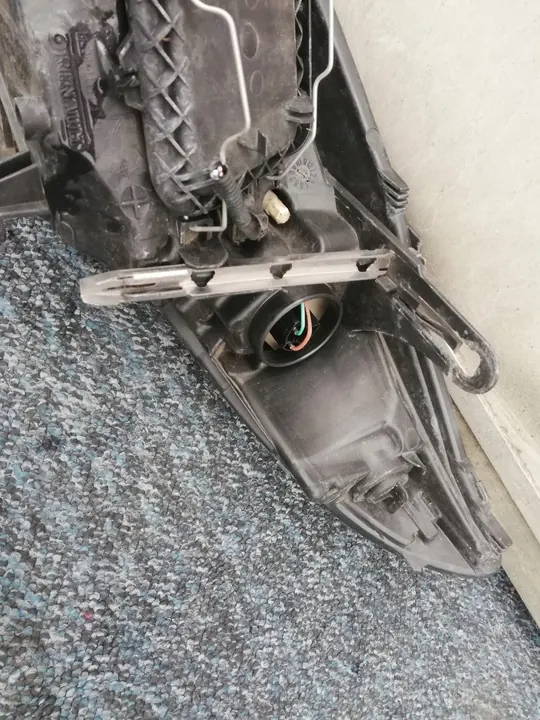 Oikea Etuvalaisin Renault Megane III 11-13 image 7