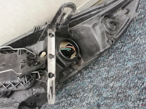 Oikea Etuvalaisin Renault Megane III 11-13 image 8